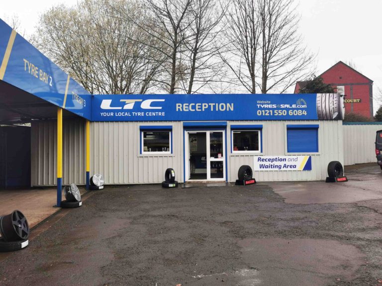 Customer reception building at LTC Tyres Halesowen, Centre Court, Vine Lane