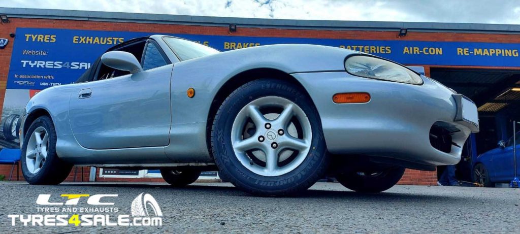 Calibre Suzuka Gloss Black 17"Alloy Wheels for a Mazda MX 5