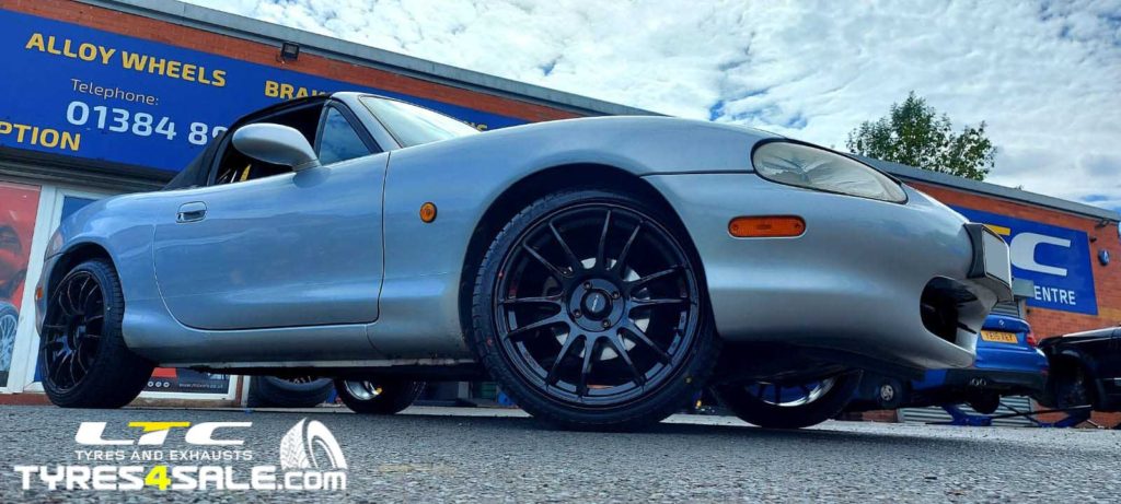 Calibre Suzuka Gloss Black 17"Alloy Wheels for a Mazda MX 5