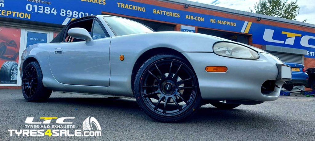 Calibre Suzuka Gloss Black 17"Alloy Wheels for a Mazda MX 5