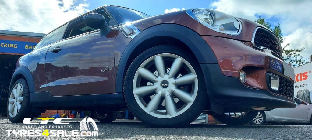 Set of Wolfrace 18" Turismo Gloss Black Alloy Wheels for a Mini Paceman