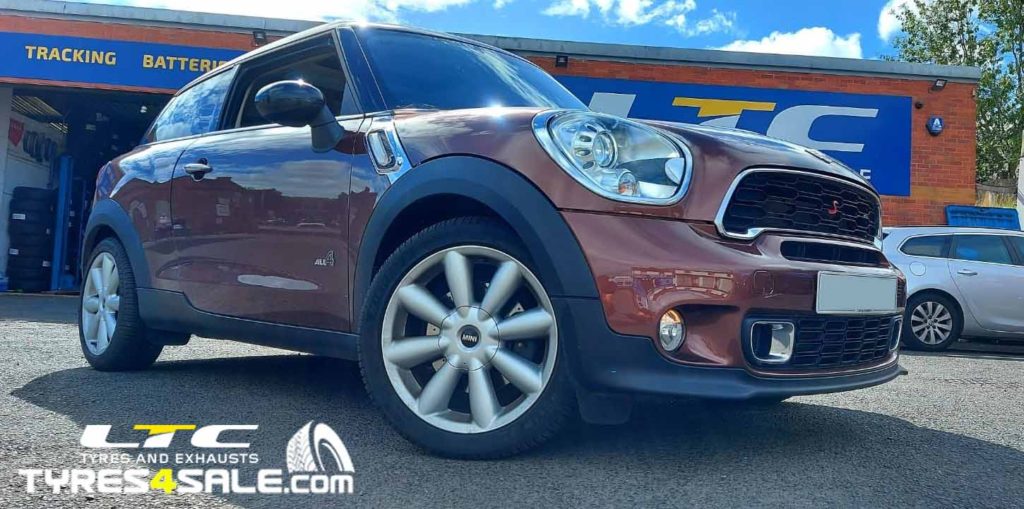 Set of Wolfrace 18" Turismo Gloss Black Alloy Wheels for a Mini Paceman