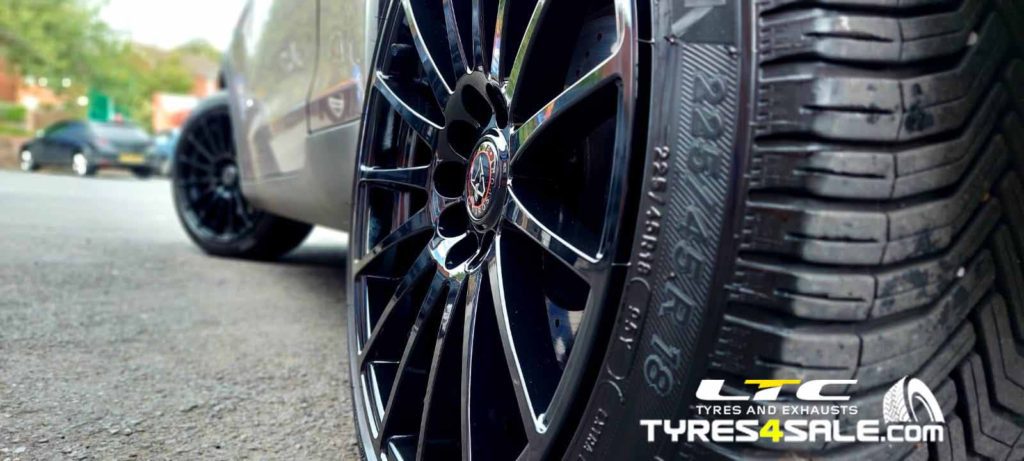 Set of Wolfrace 18" Turismo Gloss Black Alloy Wheels for a Mini Paceman