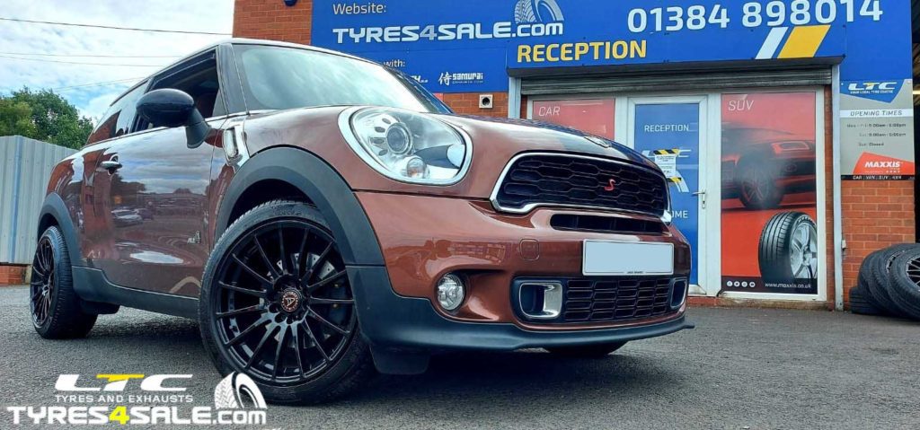 Set of Wolfrace 18" Turismo Gloss Black Alloy Wheels for a Mini Paceman