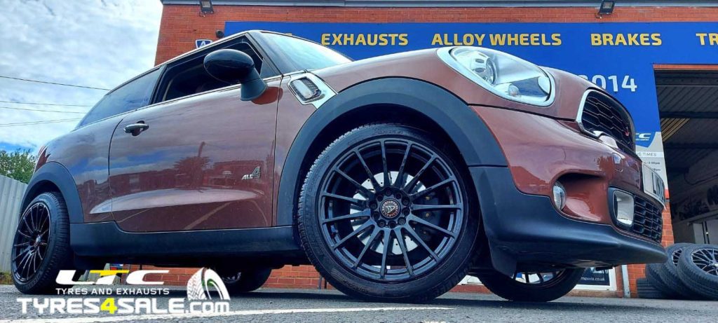 Set of Wolfrace 18" Turismo Gloss Black Alloy Wheels for a Mini Paceman