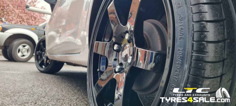 Bola B1 17" Gloss Black Alloy Wheels and 205/40 17 Economy Tyres for Ford Fiesta