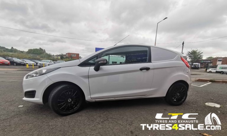 FX004 Alloy Wheels Gloss Balck and Economy Tyres 15" Ford Fiesta