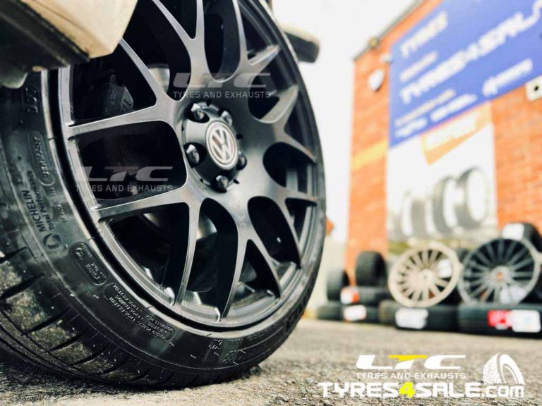 Set of brand new Romac Radium 17″ Black Alloy Wheels for Volkswagen Polo