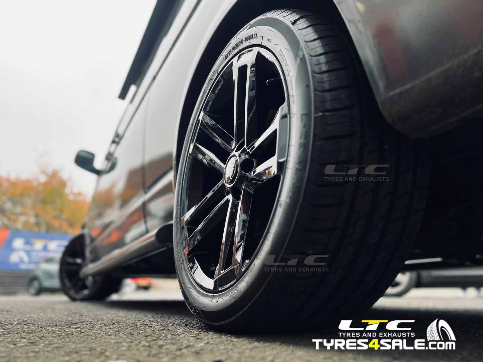 JBW Gloss Black Ammo Alloy Wheels 20" and 275/40 20 108W XL Tyres for VW Transporter T6