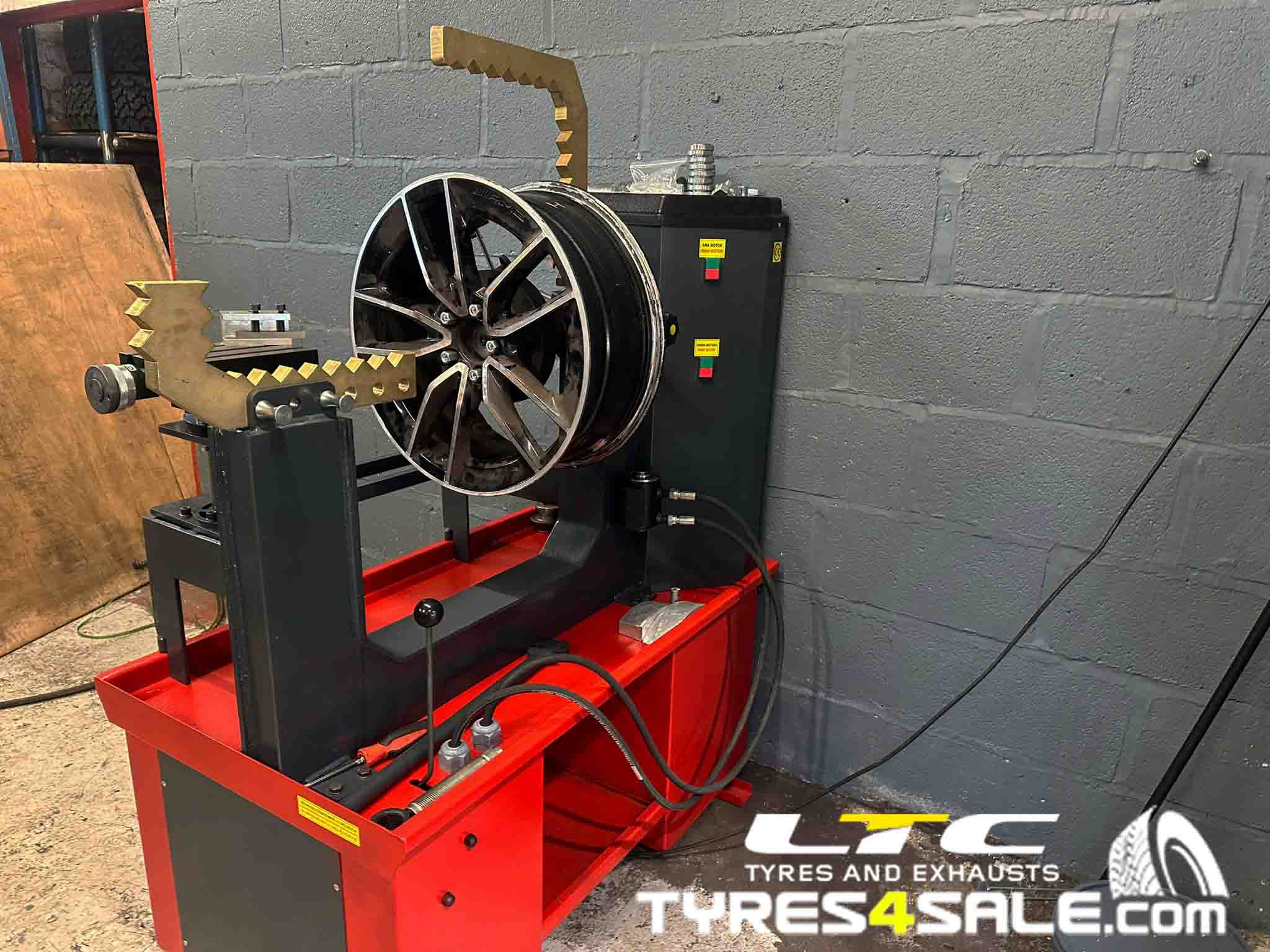 Alloy Wheel Repair Straightening and Wheel Welding
