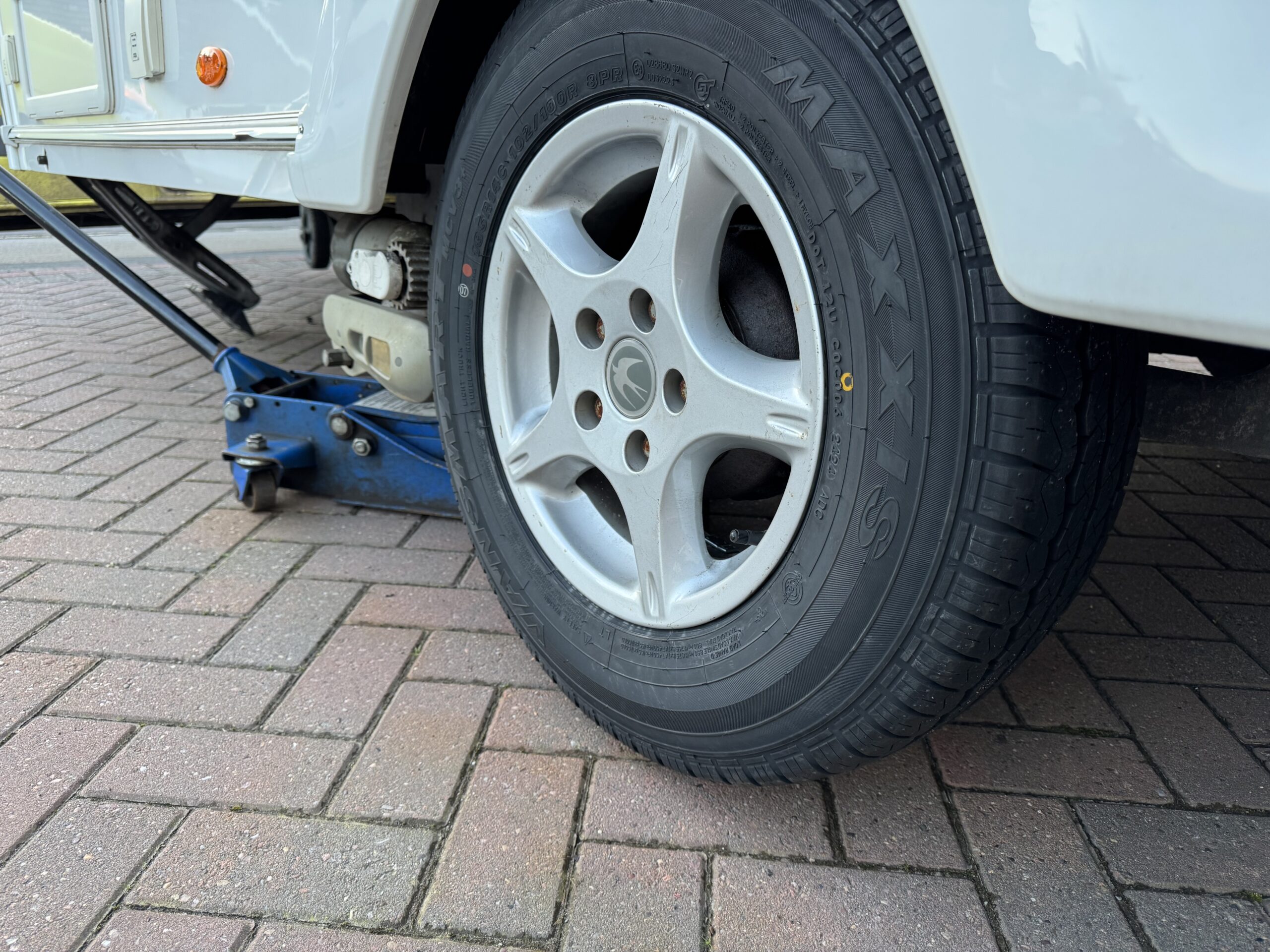 Caravan tyres fitted in Stourbridge, Dudley, Halesowen, Kingswinford, Brierley Hill, tyres online