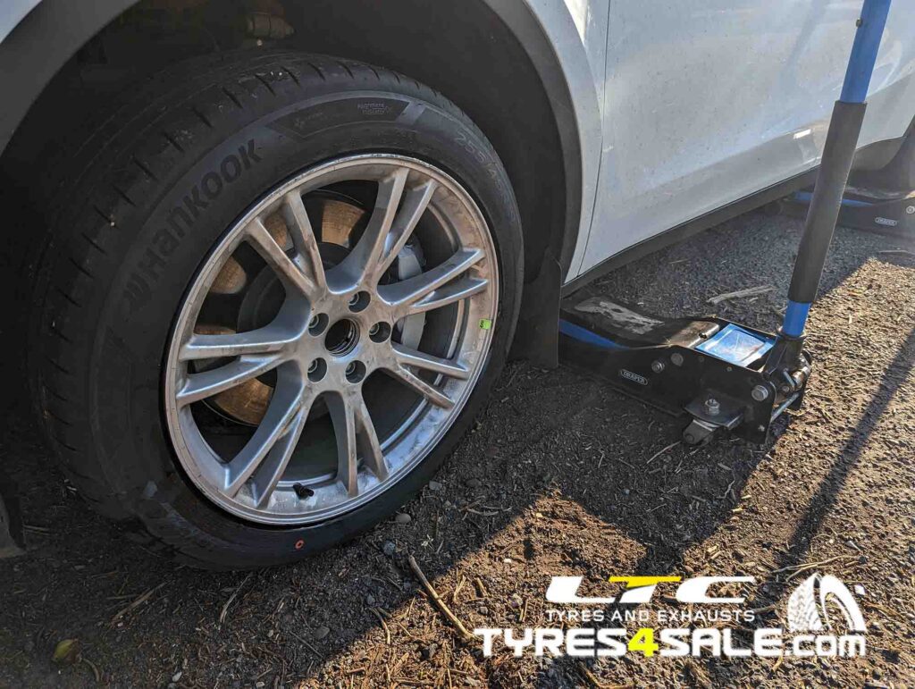 Quinton MOBILE TYRE FITTING