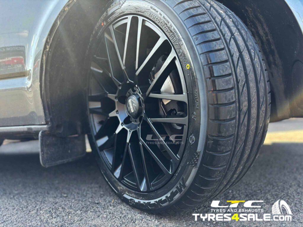 VW Transporter T6 Alloy Wheels Momo Revenge 20″ Matte Black and a set of 275/40R20 MAXXIS VS5 106Y XL tyres
