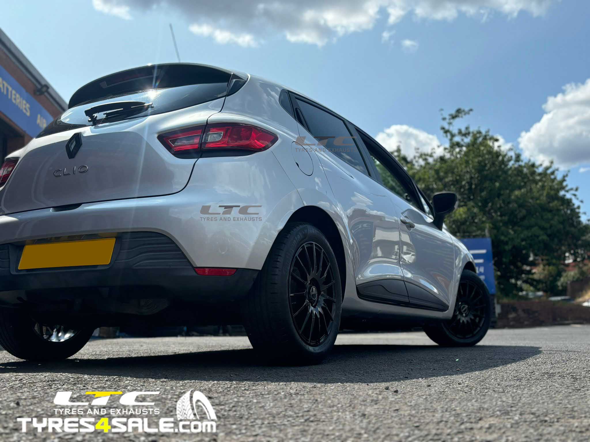 Romac Pulse 16" Alloy Wheels Gloss Black for Renault Clio