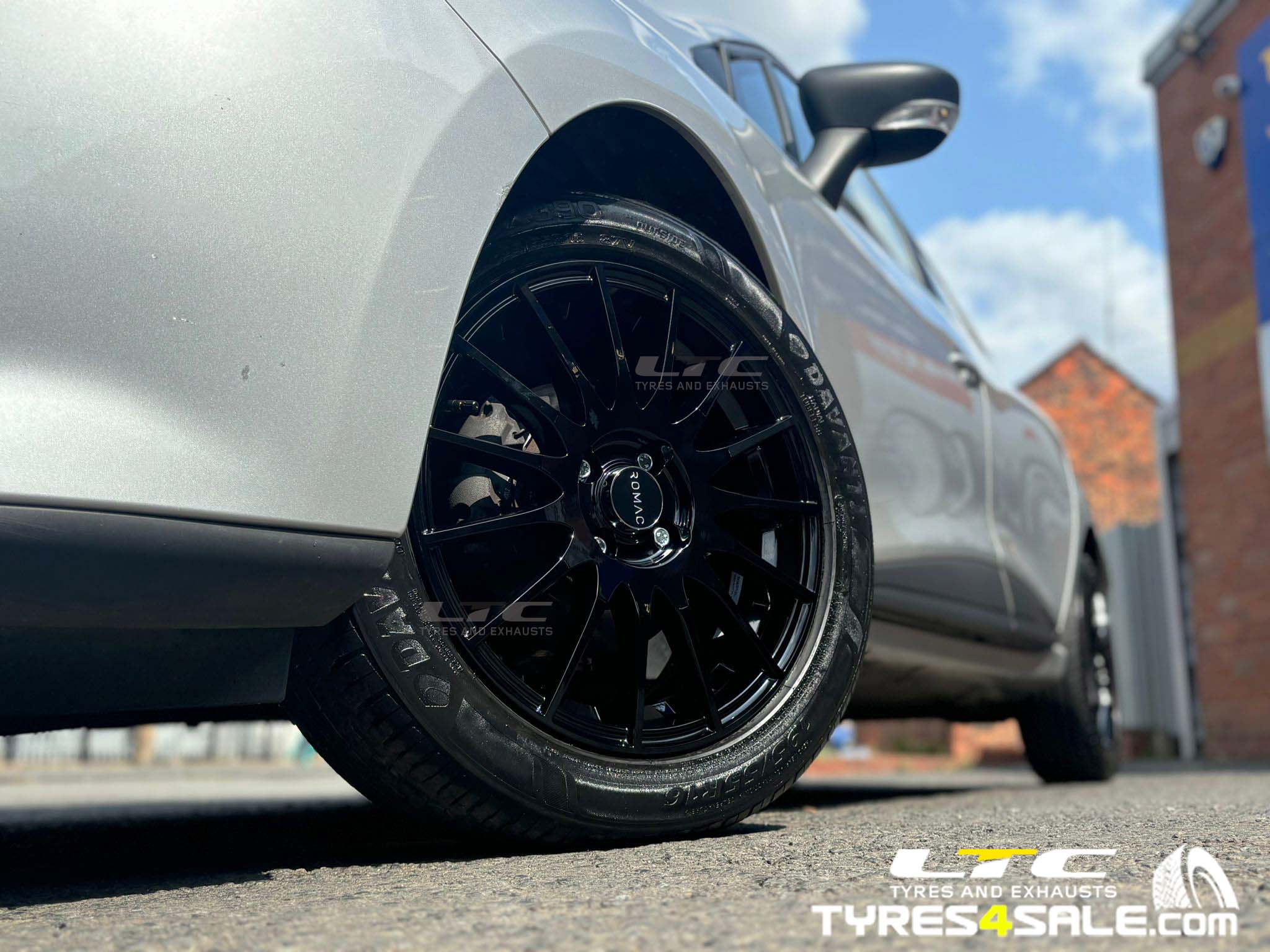 Romac Pulse 16" Alloy Wheels Gloss Black for Renault Clio
