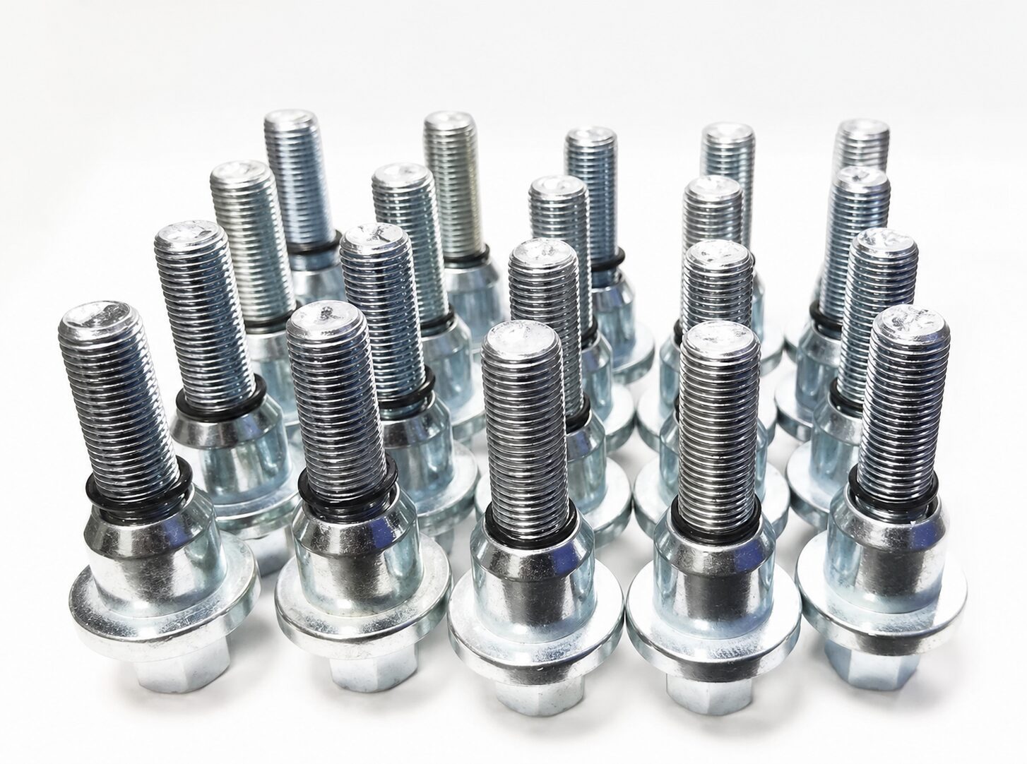 VW Transporter alloy wheel conversion bolts and spigot rings for Range Rover wheels