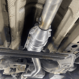 Standard replacement catalytic converter for cars and vans